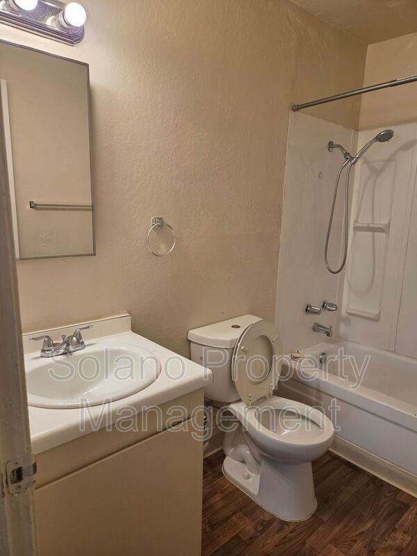 1190 Dana Dr #E - Photo 6 of 14