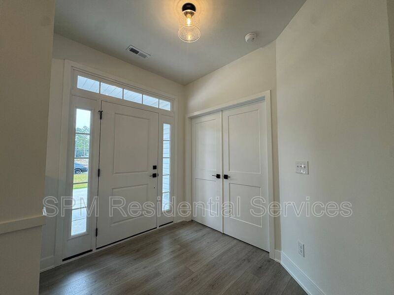 1056 W Wood Creek Rd Ne - Photo 3 of 32