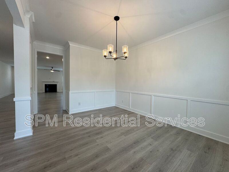 1056 W Wood Creek Rd Ne - Photo 4 of 32