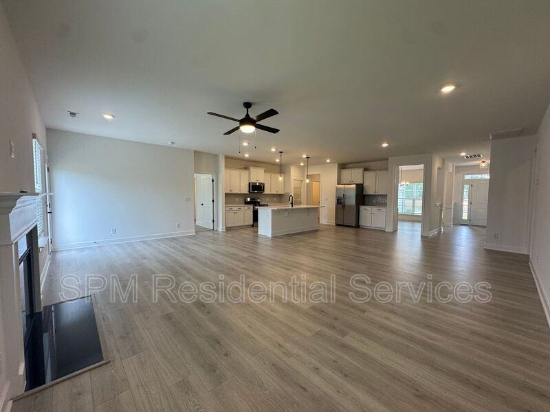1056 W Wood Creek Rd Ne - Photo 6 of 32
