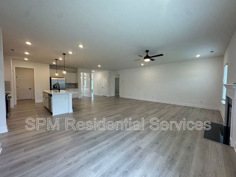 1056 W Wood Creek Rd Ne - Photo 7 of 32