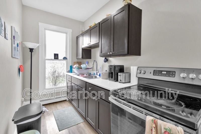 324 Temple St #REAR - Photo 2 of 30