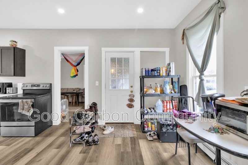 324 Temple St #REAR - Photo 5 of 30