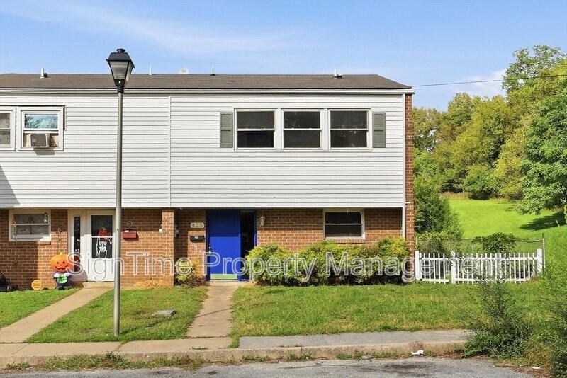 425 Bethlehem Ct - Photo 2 of 29