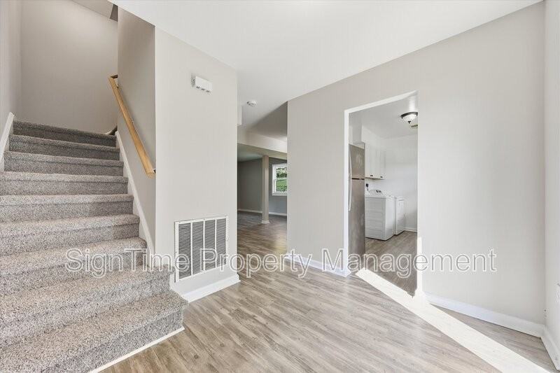 425 Bethlehem Ct - Photo 4 of 29