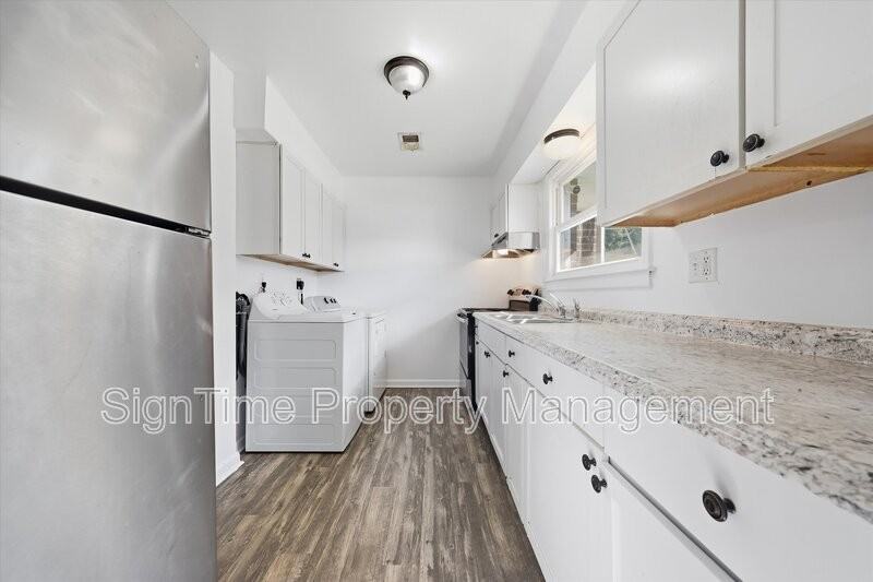 425 Bethlehem Ct - Photo 5 of 29