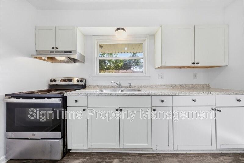 425 Bethlehem Ct - Photo 6 of 29
