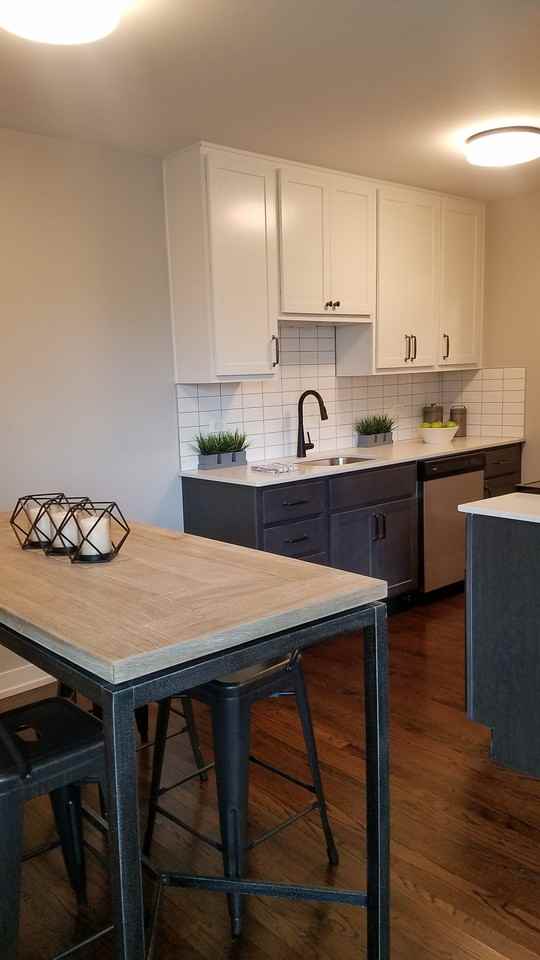 W Bryn Mawr Ave & N Sheridan Rd - Photo 6 of 15
