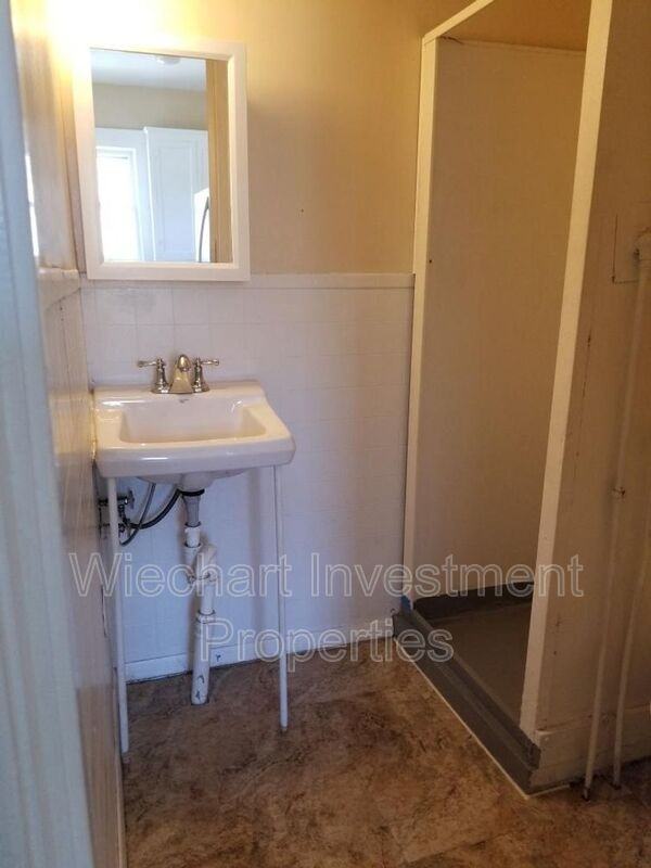 215 1/2 W Wayne St - Photo 4 of 6