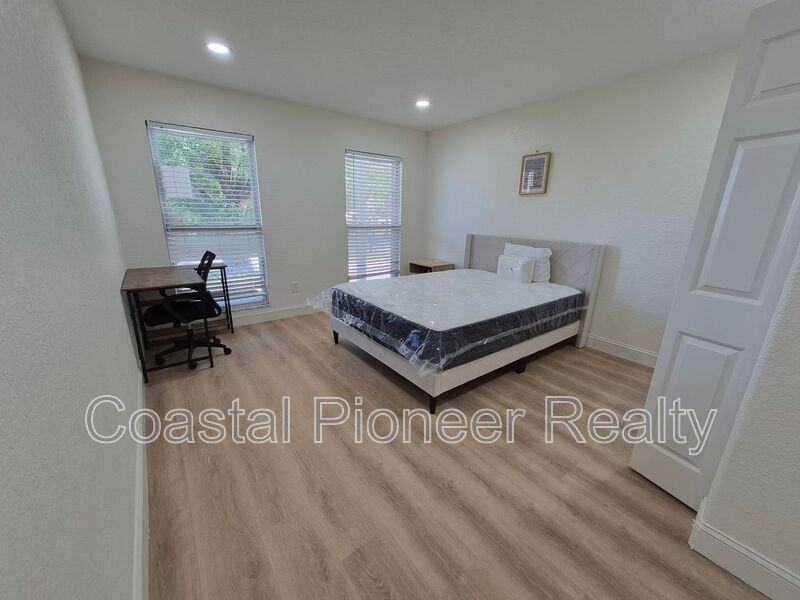4447 Keyes Ave - Photo 6 of 31