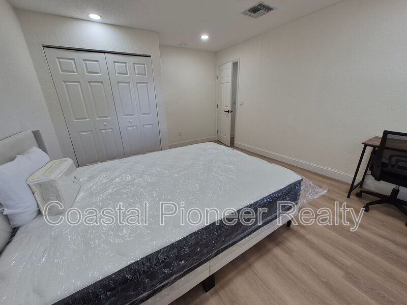 4447 Keyes Ave - Photo 7 of 31