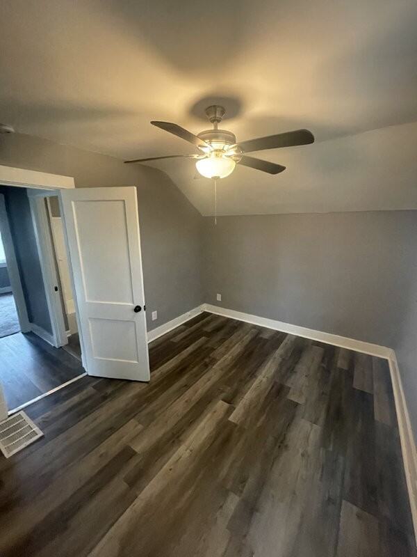 7808 Lloyd Ave - Photo 5 of 22