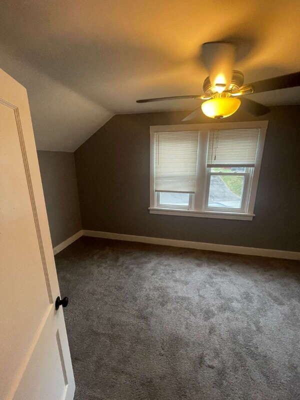 7808 Lloyd Ave - Photo 7 of 22