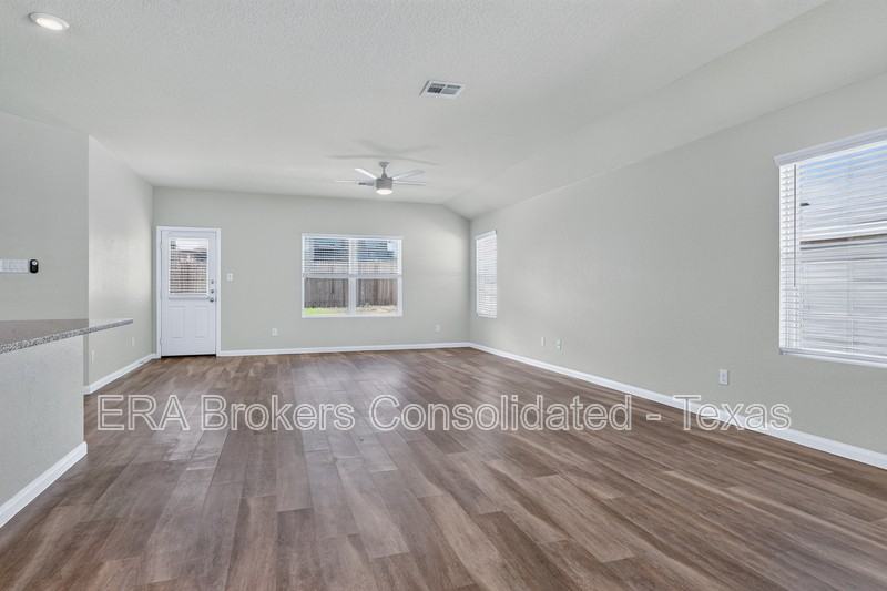 31651 Bard Ln - Photo 4 of 26