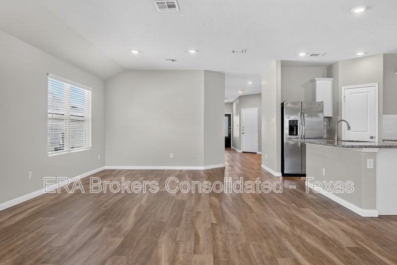 31651 Bard Ln - Photo 5 of 26