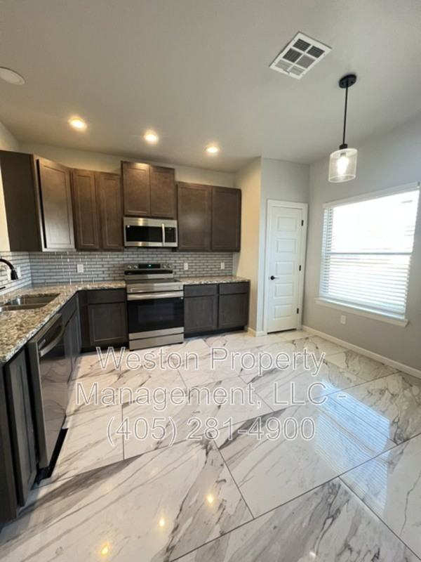 8502 Ne 34th Pl - Photo 5 of 15
