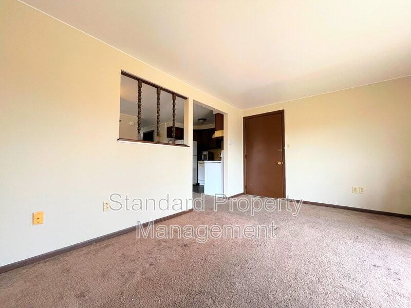 216 Robert Dr #5 - Photo 2 of 8