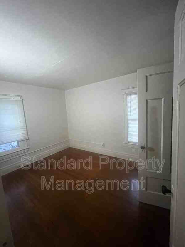 203 Shelter St - Photo 5 of 18