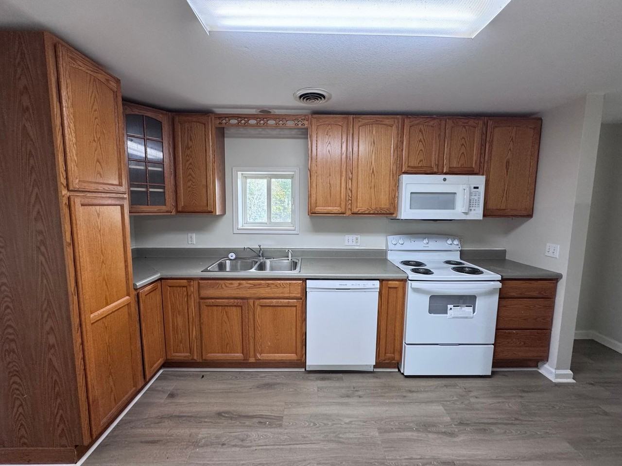 900 Coldwater Rd #14 - Photo 7 of 19