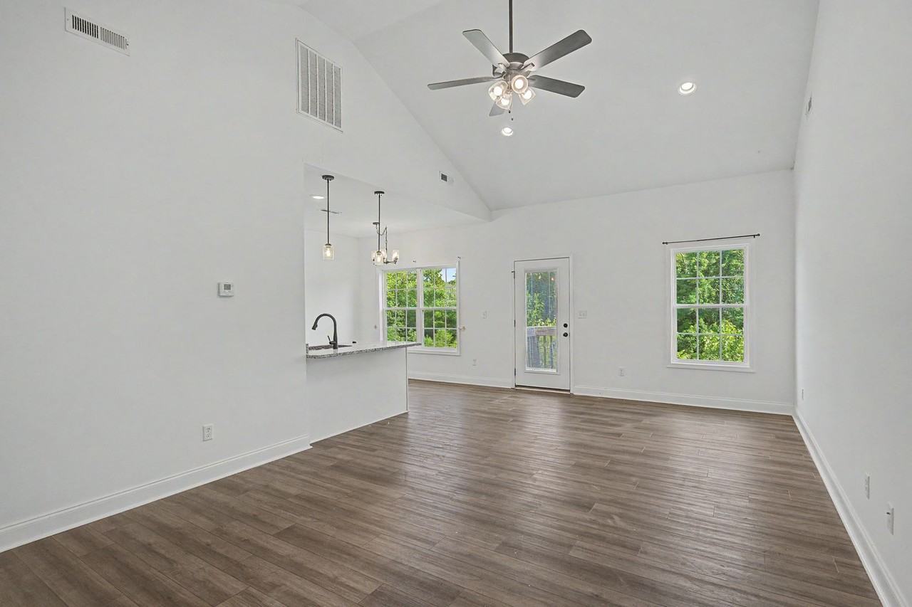 881 Mcfadin Station St - Photo 3 of 17