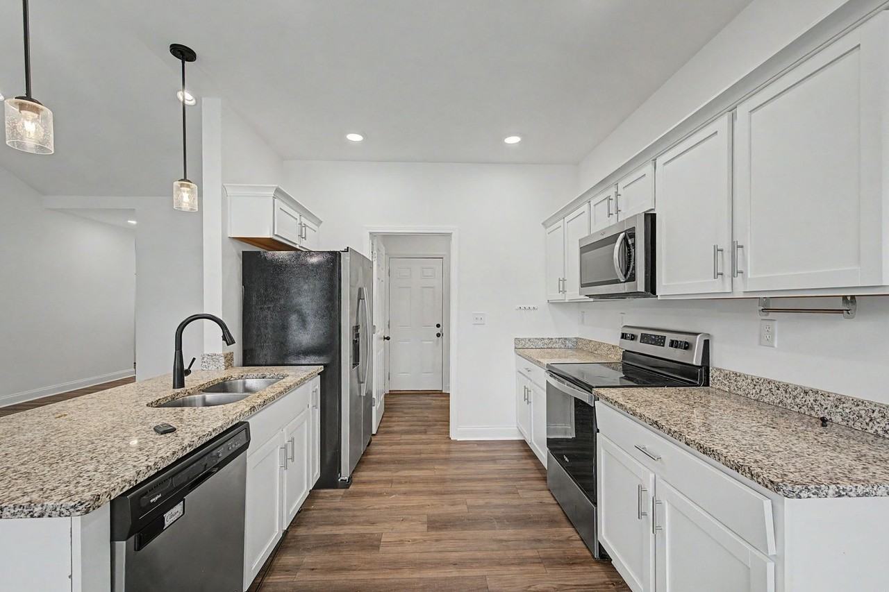 881 Mcfadin Station St - Photo 7 of 17
