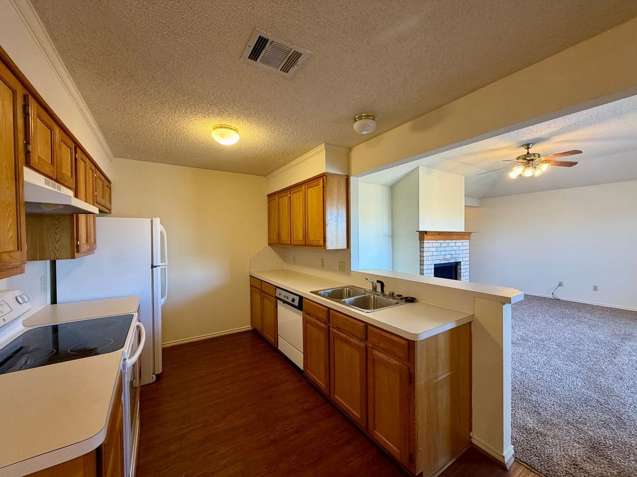 9107 Royal Ln - Photo 4 of 14