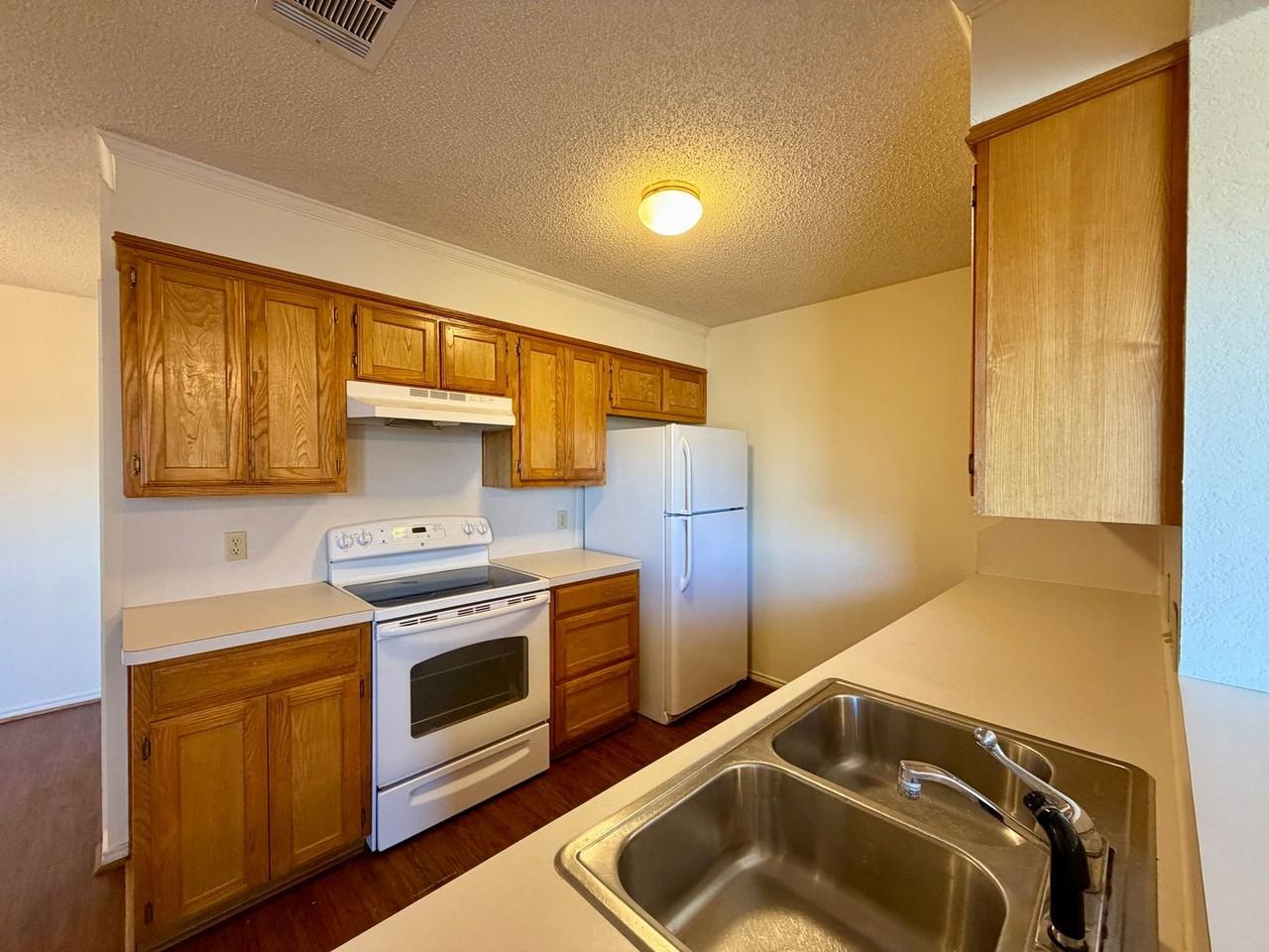 9107 Royal Ln - Photo 5 of 14