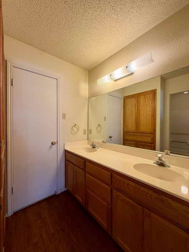 9107 Royal Ln - Photo 7 of 14
