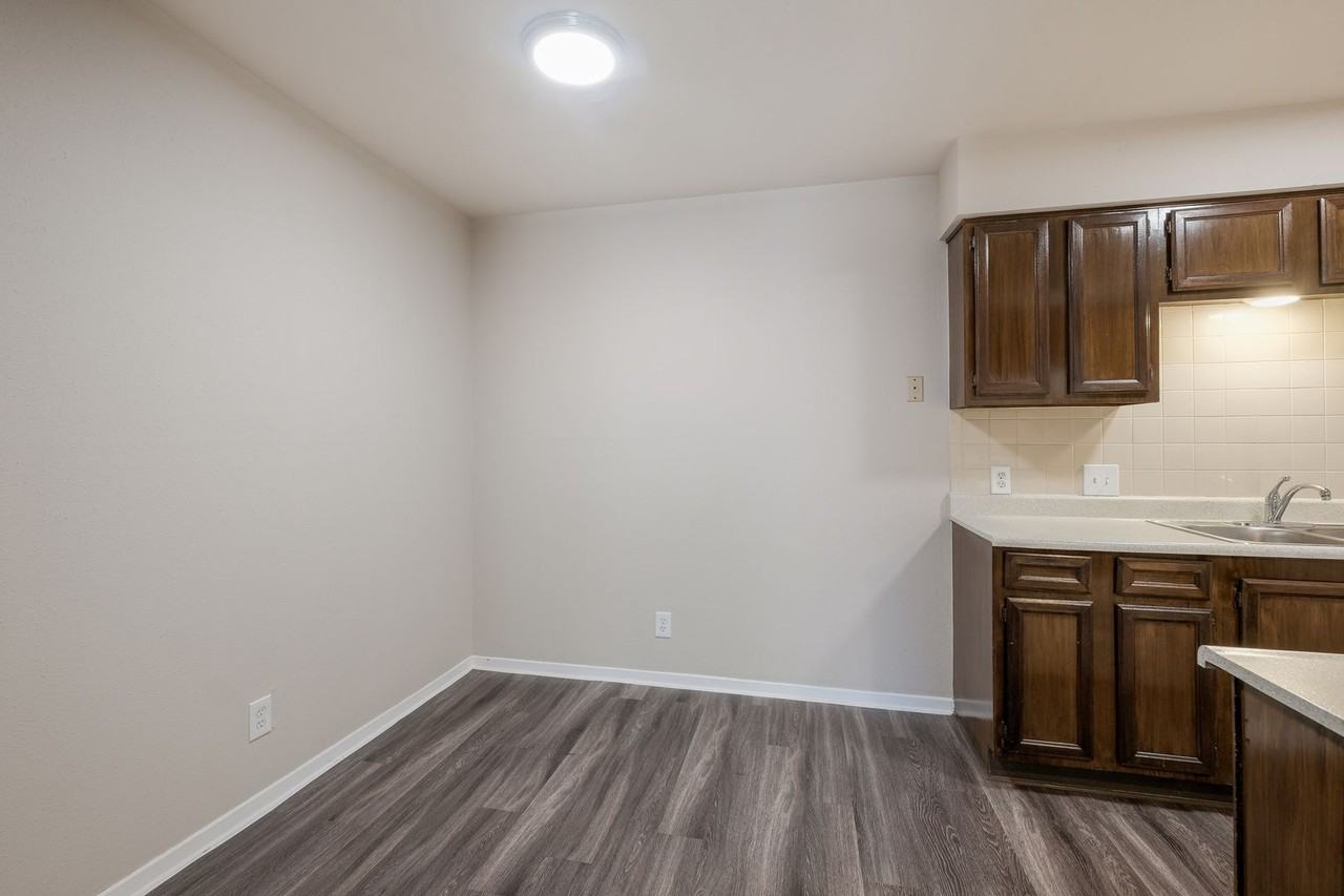 305 W Woodlawn Ave #108 - Photo 7 of 13