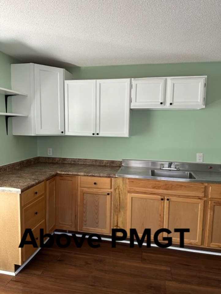 106 Caroline St - Photo 2 of 9
