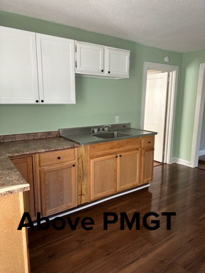 106 Caroline St - Photo 3 of 9