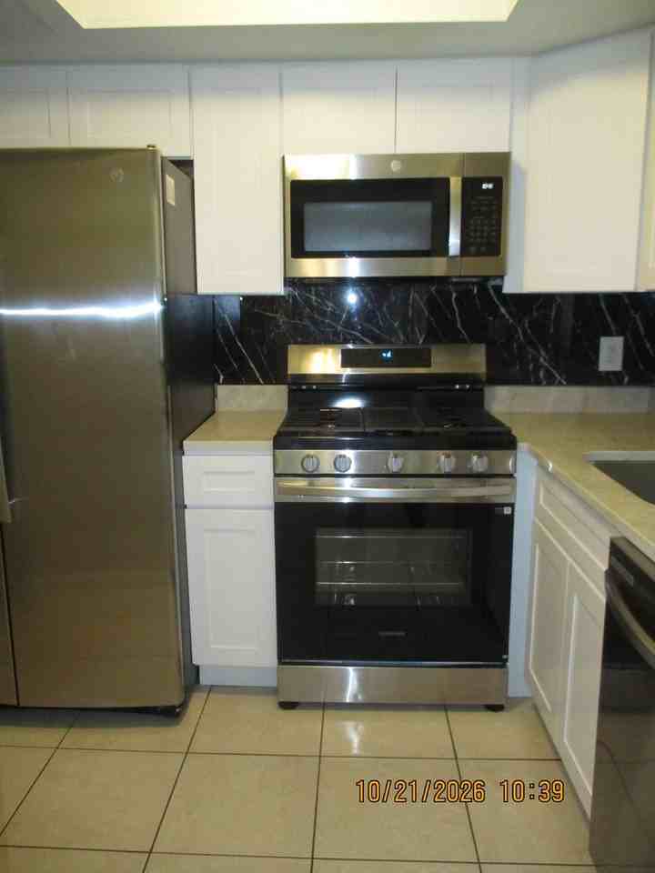 909 Kathy St - Photo 2 of 12