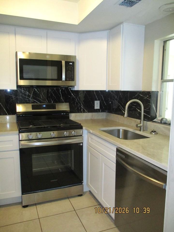 909 Kathy St - Photo 3 of 12