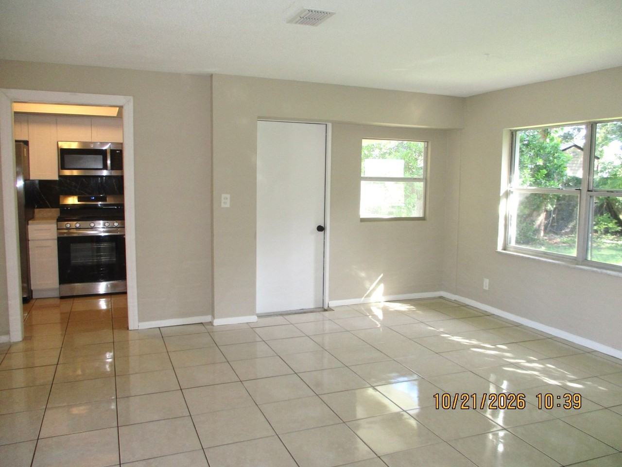 909 Kathy St - Photo 4 of 12