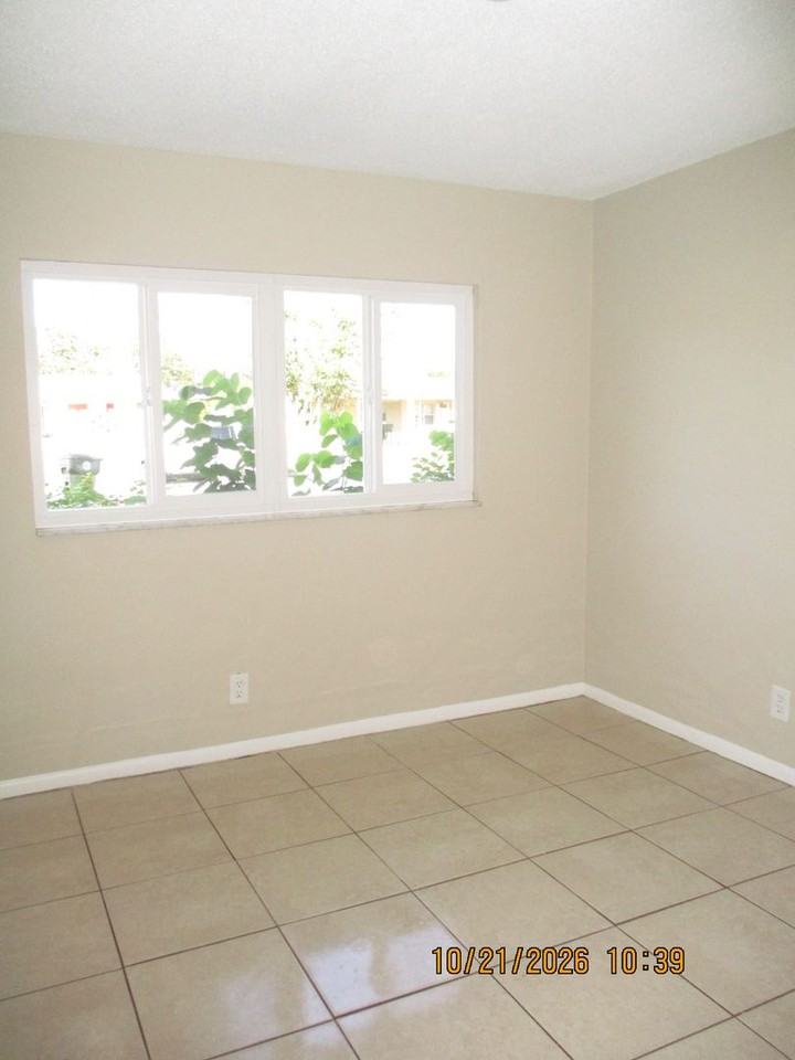 909 Kathy St - Photo 5 of 12