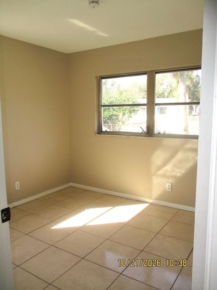909 Kathy St - Photo 6 of 12