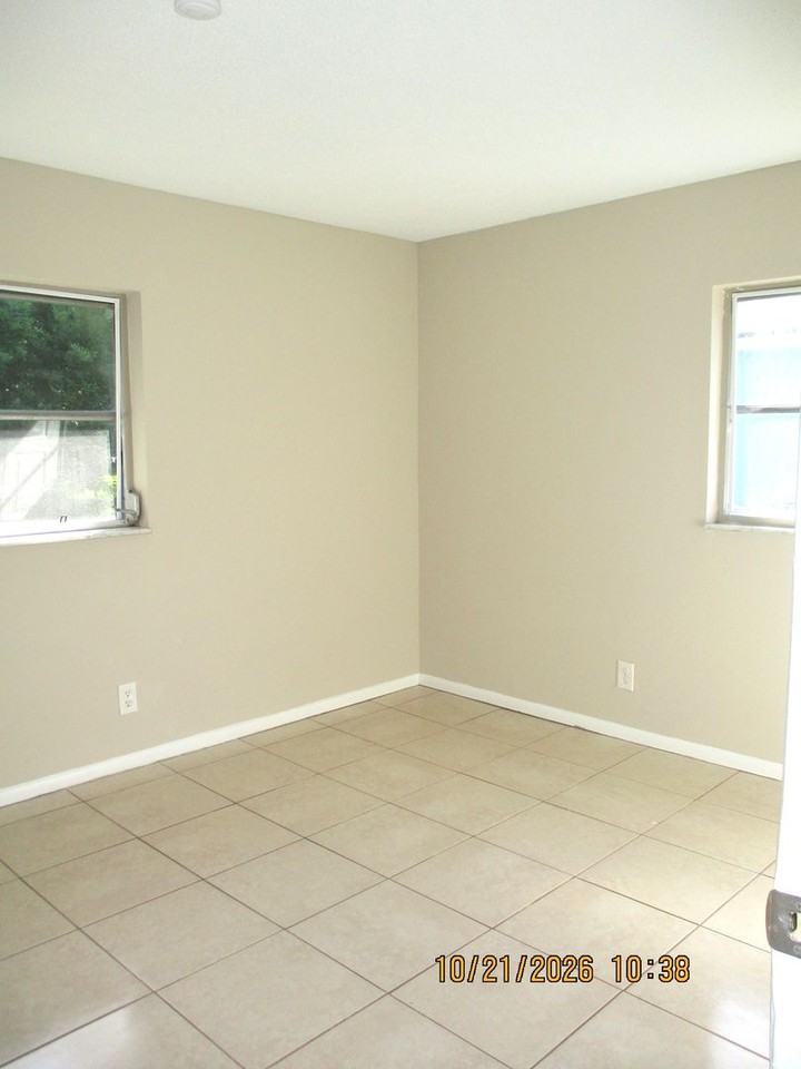 909 Kathy St - Photo 7 of 12