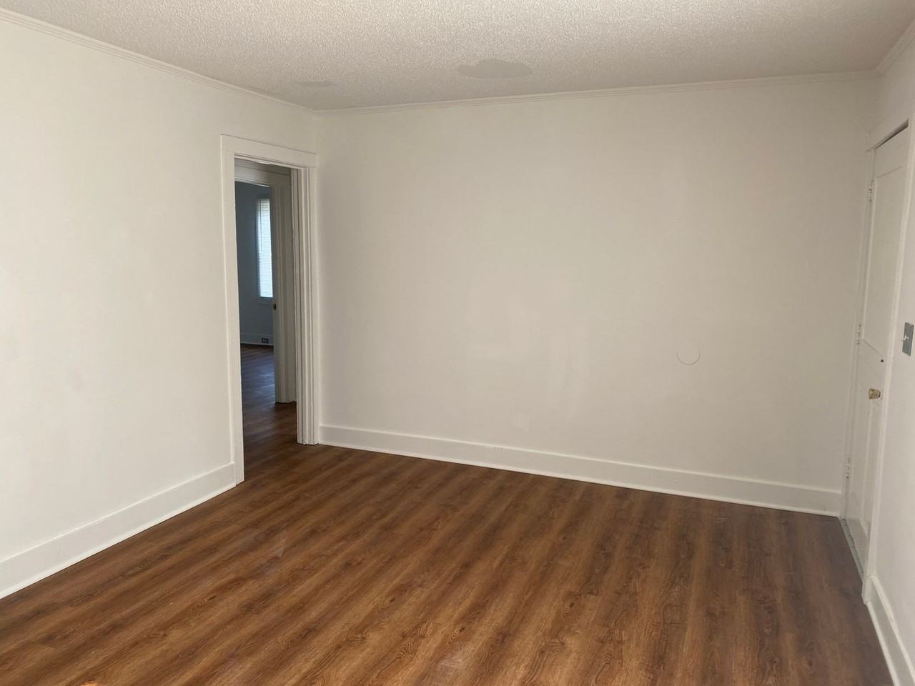409 N Morris St - Photo 3 of 11
