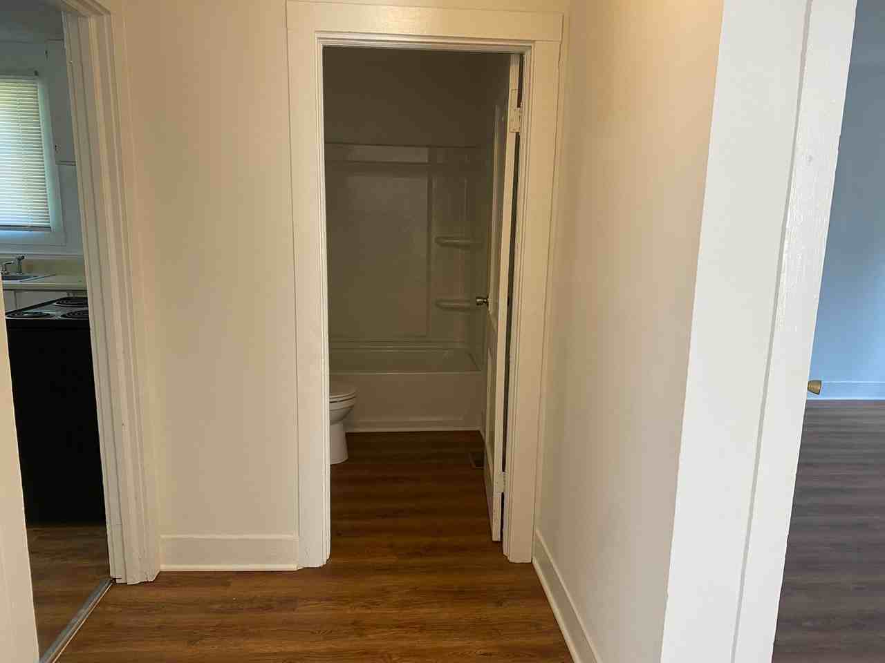 409 N Morris St - Photo 4 of 11