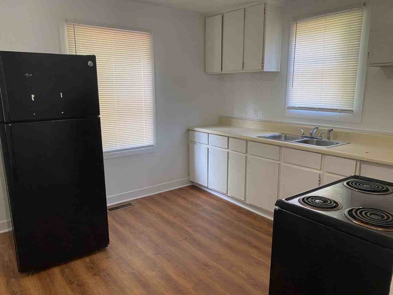 409 N Morris St - Photo 5 of 11