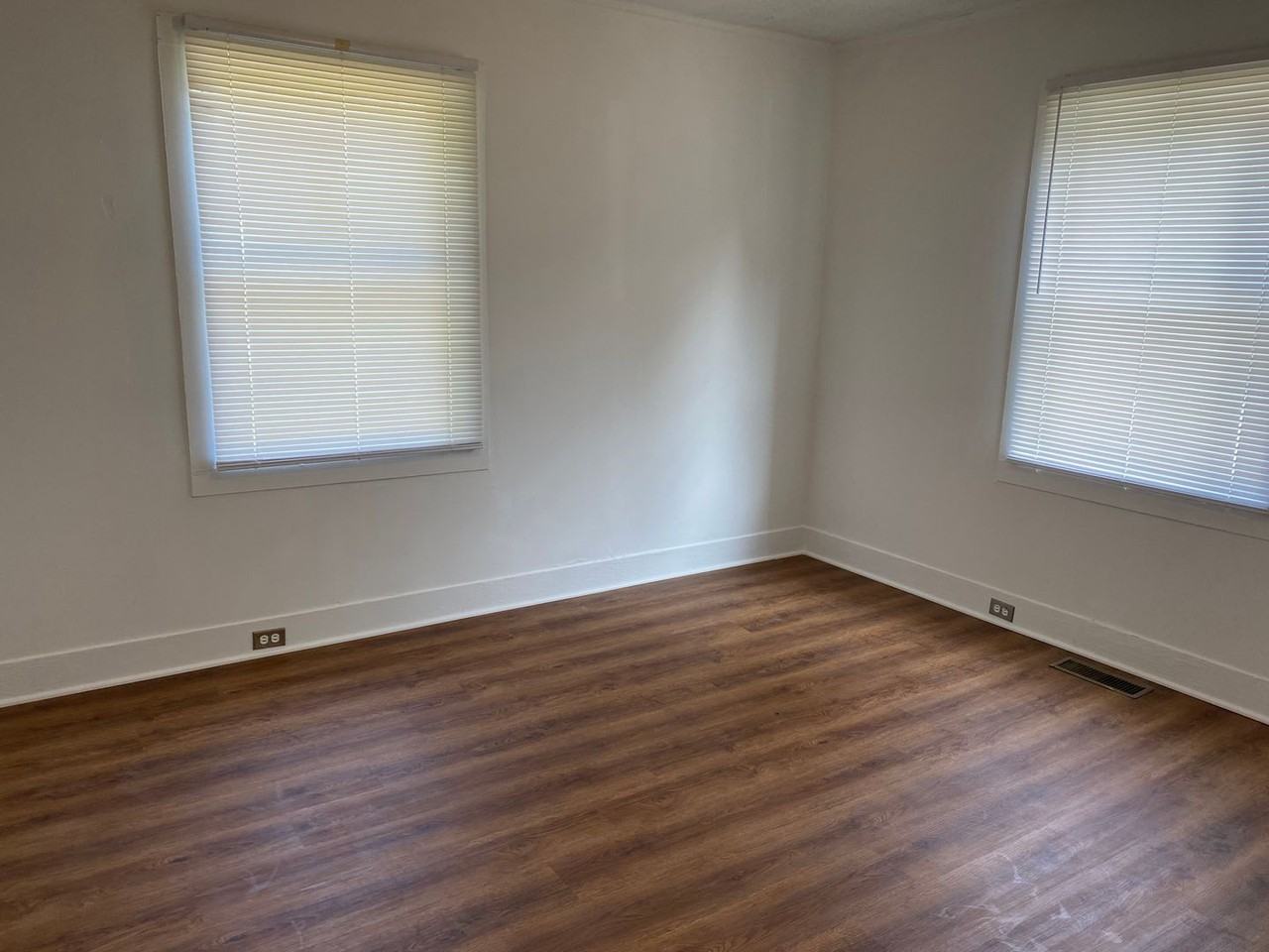 409 N Morris St - Photo 7 of 11