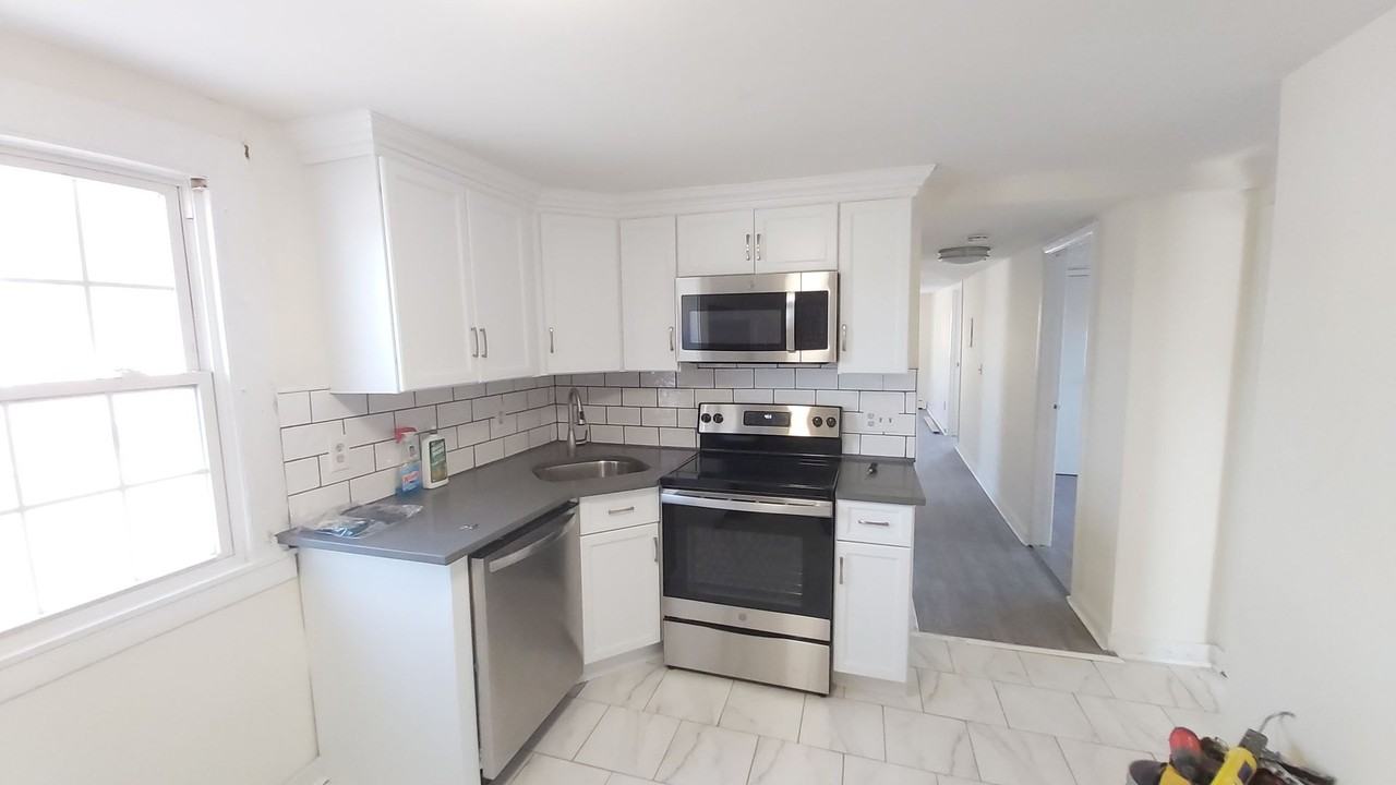 123 Railroad St - Photo 2 of 18