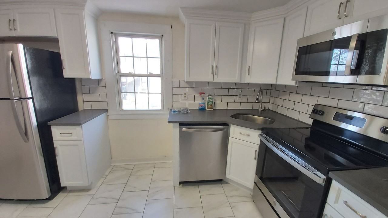 123 Railroad St - Photo 3 of 18