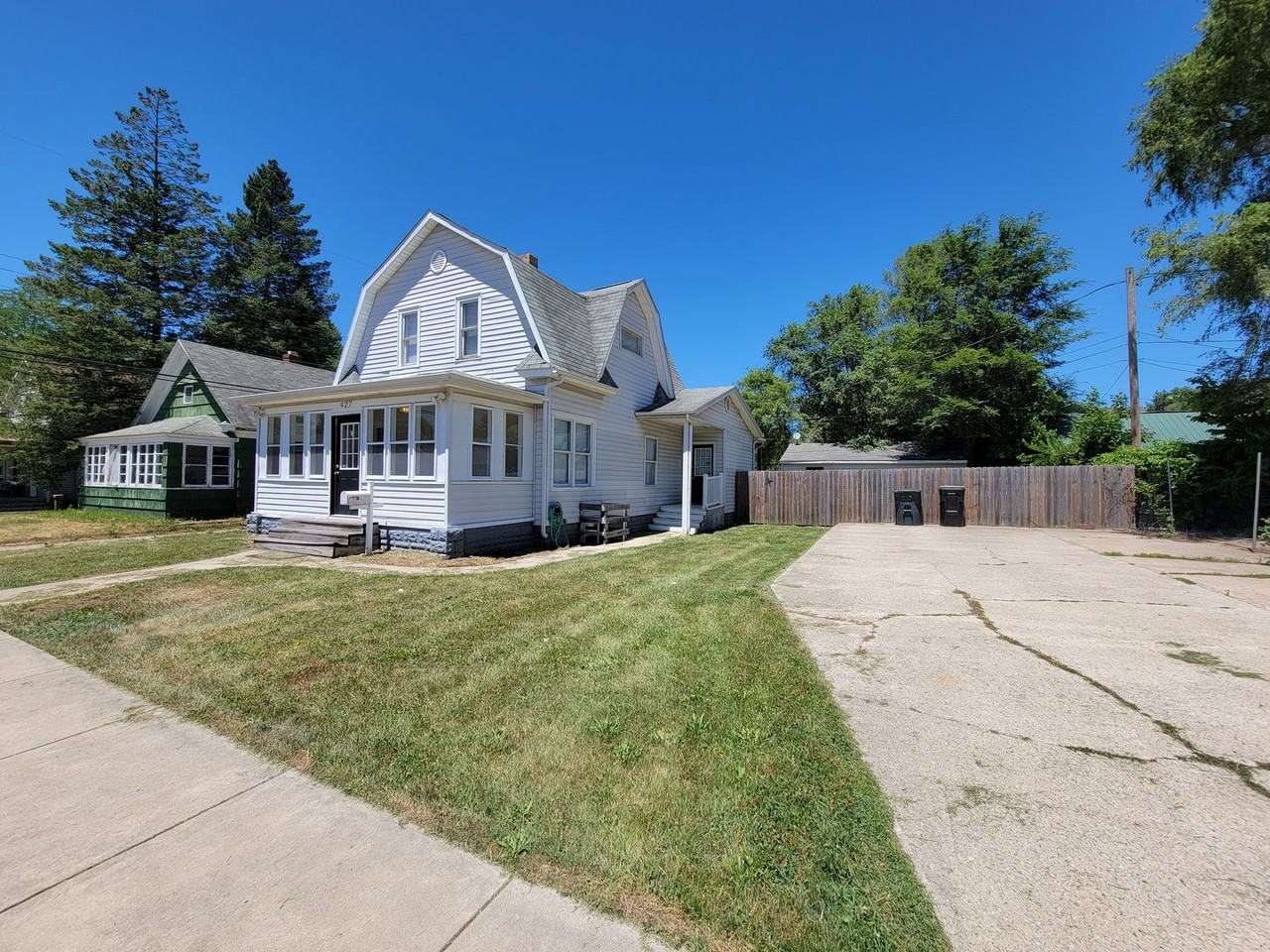 427 Howard St - Photo 2 of 34