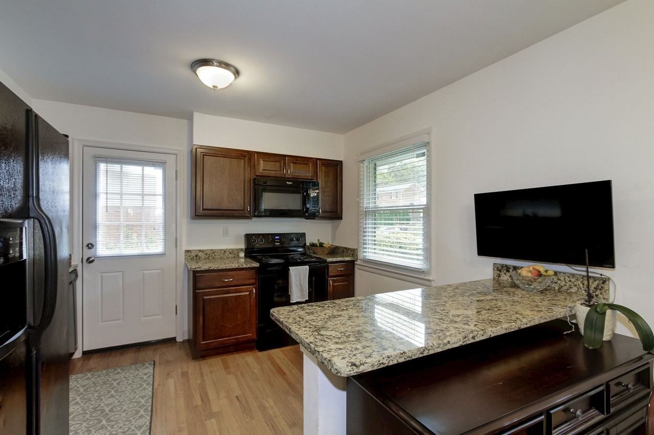 10021 Greenock Rd - Photo 7 of 32