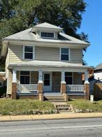 featured image of 2323 N Clinton St