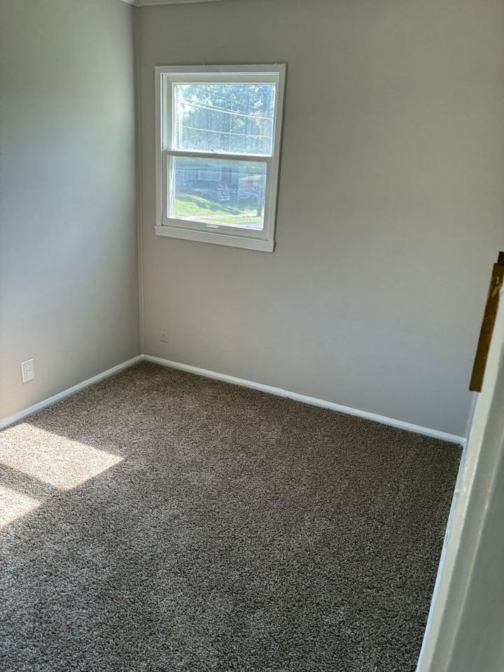 3730 Logan Ave - Photo 6 of 9