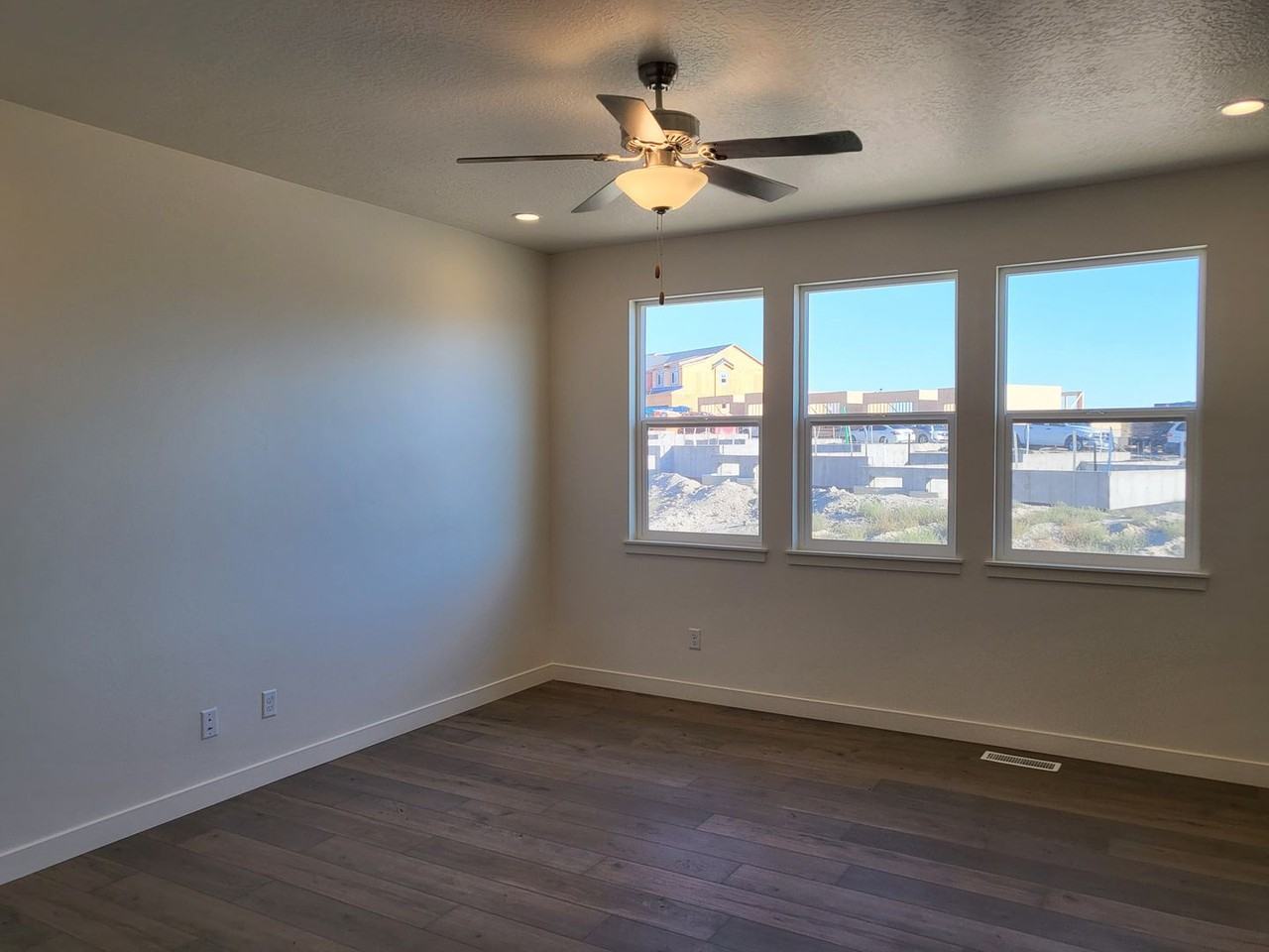 4060 W Harmony Dr - Photo 5 of 25