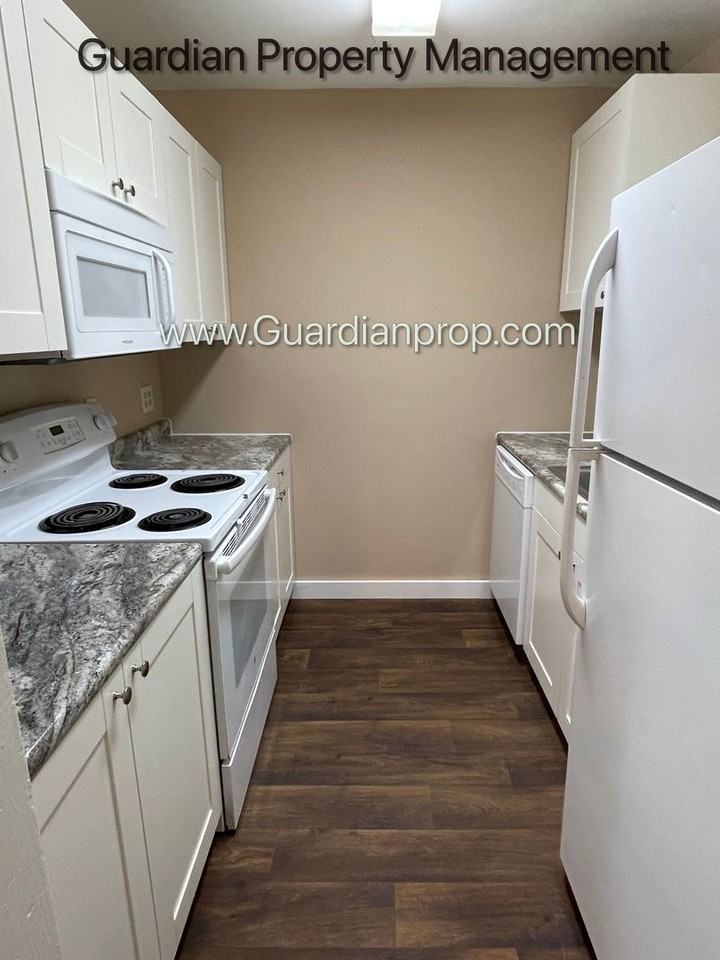 5218 Oregon Ave N - Photo 2 of 19