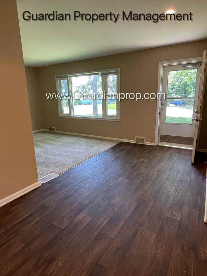 5218 Oregon Ave N - Photo 5 of 19